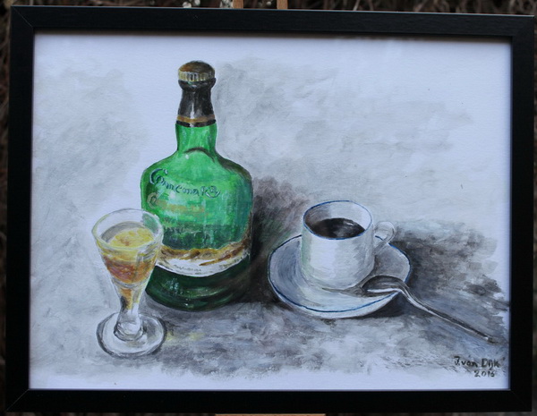 Stilleben - whiskeyflaske, glas og kaffekop